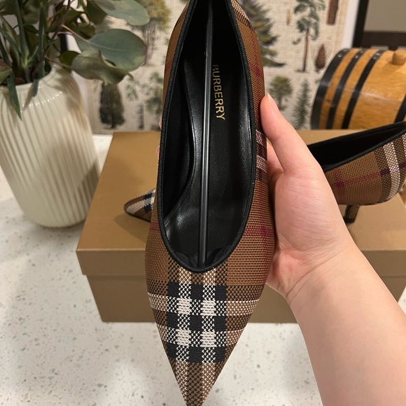 Burberry Vintage Check Point-Toe Pumps - Picture 3 of 6